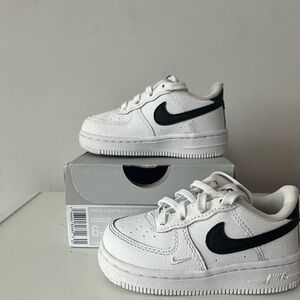 Nike Force 1 Low (40th). Toddler 6C